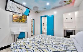 Royal Hawaiian Inn - Mid City, Los Angeles